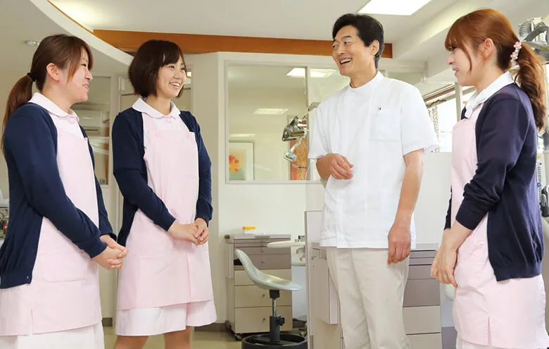 ①週2回のミーティングでスタッフの成長を促します。